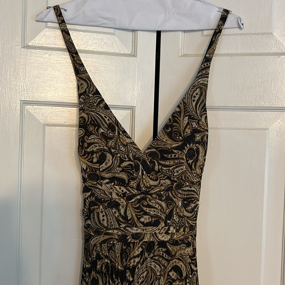 Elegant Brown Paisley Pleated Maxi Dress - Picture 2 of 10